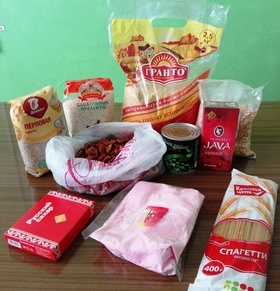 Малообеспеченные семьи Курманаевского района получили бесплатные продукты